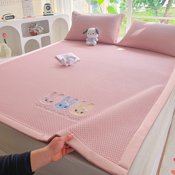 （总）卡初家居（原微来） 2026春夏新款A类乙纶凉豆豆凉感席绣花席凉席席子-魔方系列