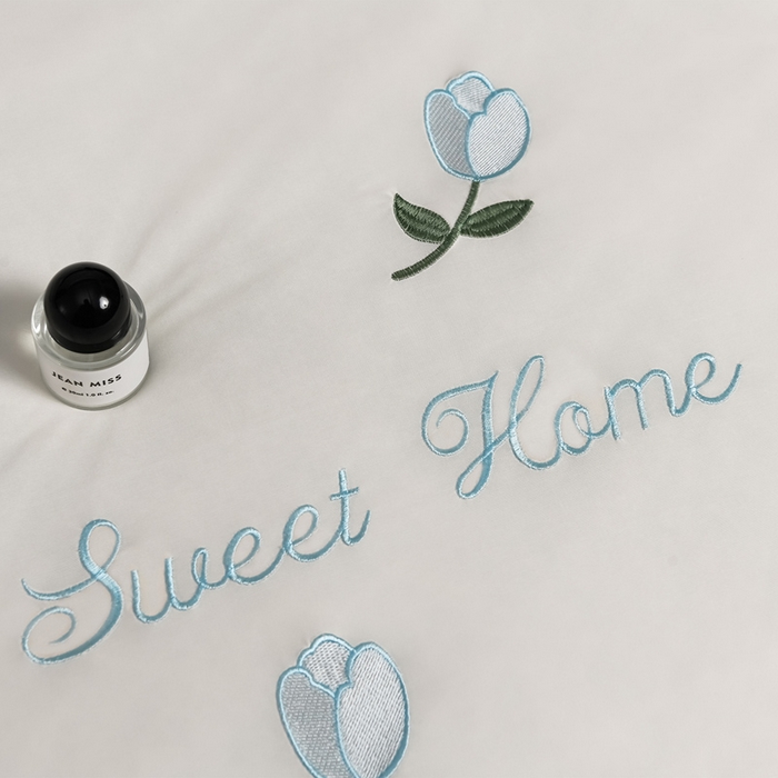 91家纺网 家纺一手货源 找家纺 妮恒美家纺 2026春夏新款凉感丝床盖夏被夏凉被空调被四件套 郁金香-奶白海蓝