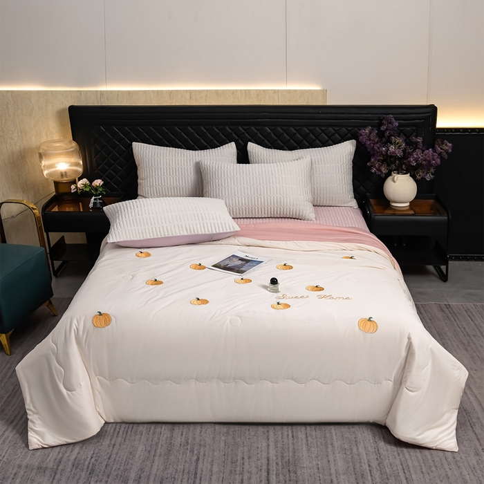 91家纺网 家纺一手货源 找家纺 妮恒美家纺 2026春夏新款凉感丝床盖夏被夏凉被空调被四件套 小南瓜奶白粉