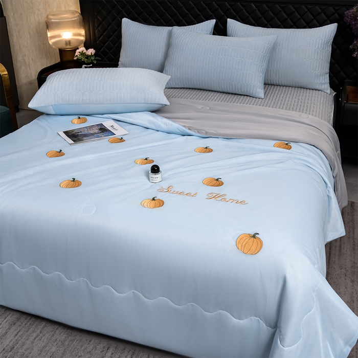 91家纺网 家纺一手货源 找家纺 妮恒美家纺 2026春夏新款凉感丝床盖夏被夏凉被空调被四件套 小南瓜-海蓝灰