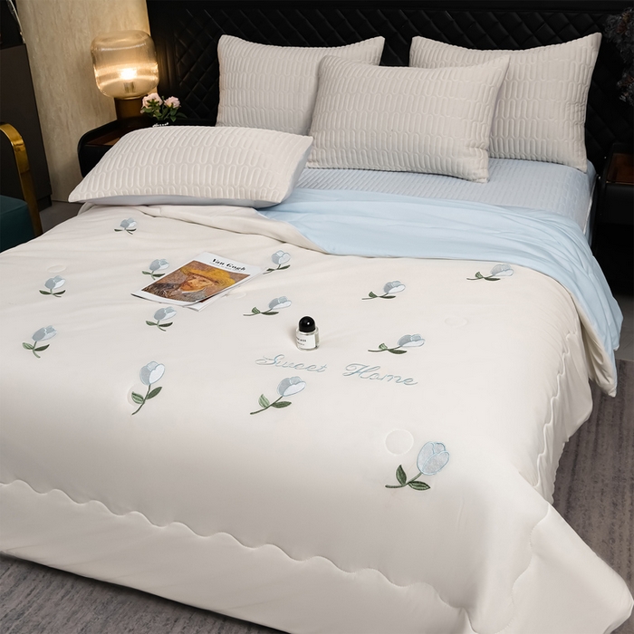 91家纺网 家纺一手货源 找家纺 妮恒美家纺 2026春夏新款凉感丝床盖夏被夏凉被空调被四件套 郁金香-奶白海蓝