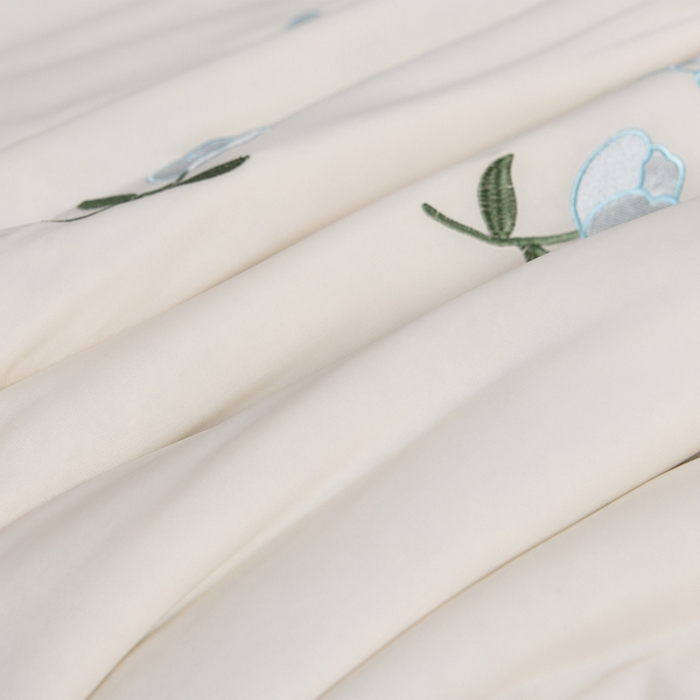 91家纺网 家纺一手货源 找家纺 妮恒美家纺 2026春夏新款凉感丝床盖夏被夏凉被空调被四件套 郁金香-奶白海蓝