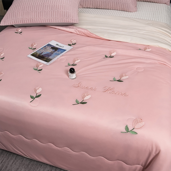 91家纺网 家纺一手货源 找家纺 妮恒美家纺 2026春夏新款凉感丝床盖夏被夏凉被空调被四件套 郁金香粉奶白