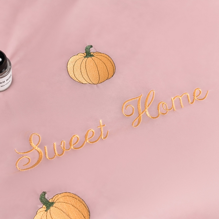 91家纺网 家纺一手货源 找家纺 妮恒美家纺 2026春夏新款凉感丝床盖夏被夏凉被空调被四件套 小南瓜粉灰