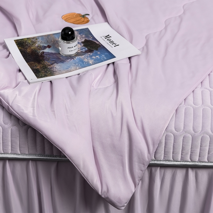 91家纺网 家纺一手货源 找家纺 妮恒美家纺 2026春夏新款凉感丝床盖夏被夏凉被空调被四件套 小南瓜-浅紫