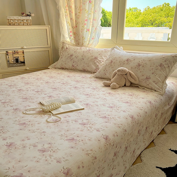 91家纺网 家纺一手货源 找家纺 爱彼家纺 2026春夏新款云感水洗棉床单清新碎花床单三件套 云感-露红烟紫