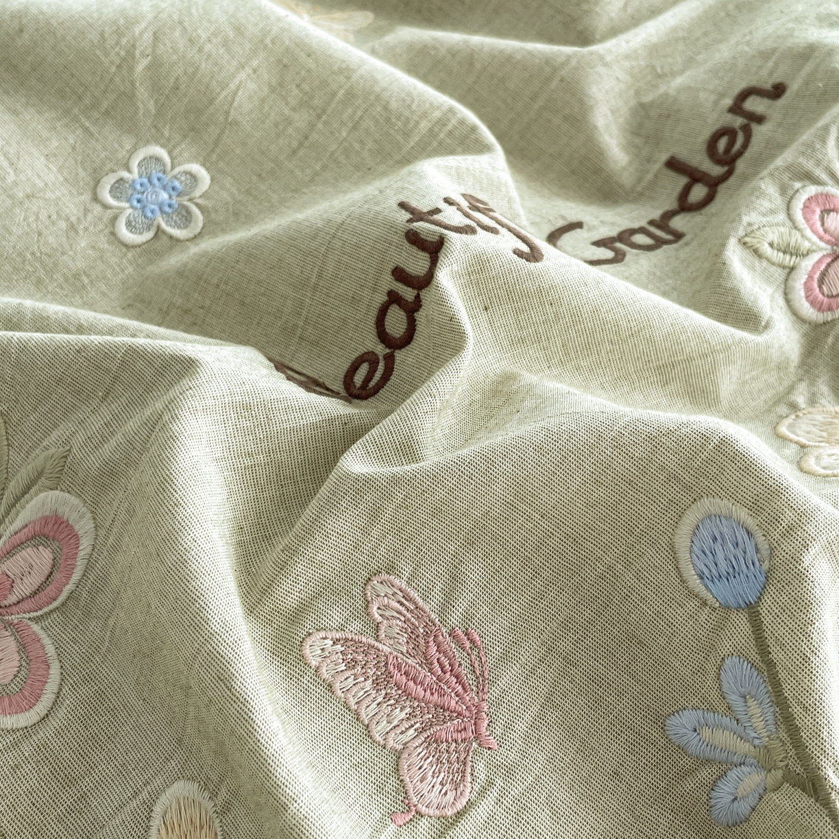 91家纺网 家纺一手货源 找家纺 如一 2026新款棉麻绣花花边款全棉亚麻四件套 花间-绿