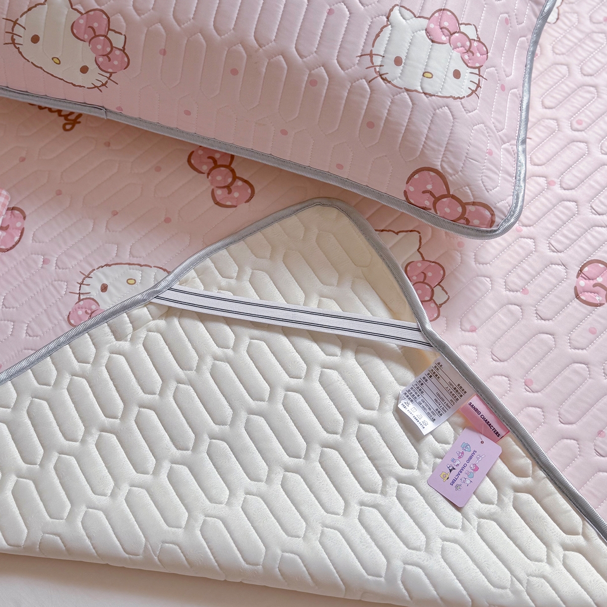 91家纺网 家纺一手货源 找家纺 （总）桃子家居 2026新款A类正版授权三丽鸥高品质凉感丝乳胶席空调软席系列三件套