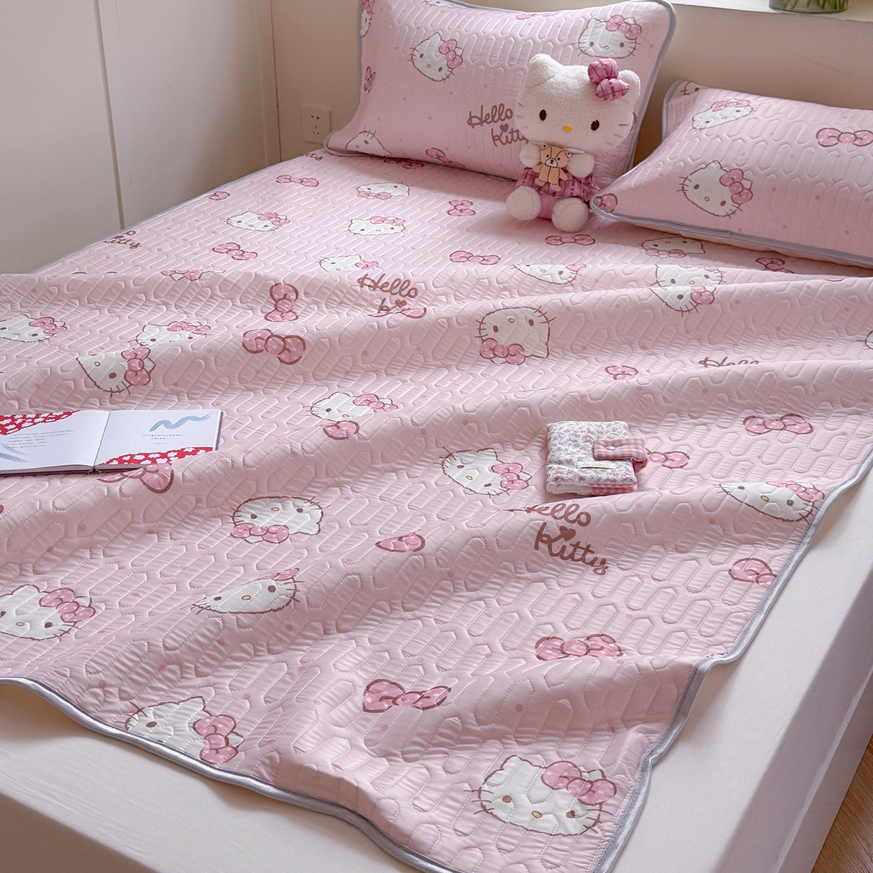 91家纺网 家纺一手货源 找家纺 （总）桃子家居 2026新款A类正版授权三丽鸥高品质凉感丝乳胶席空调软席系列三件套