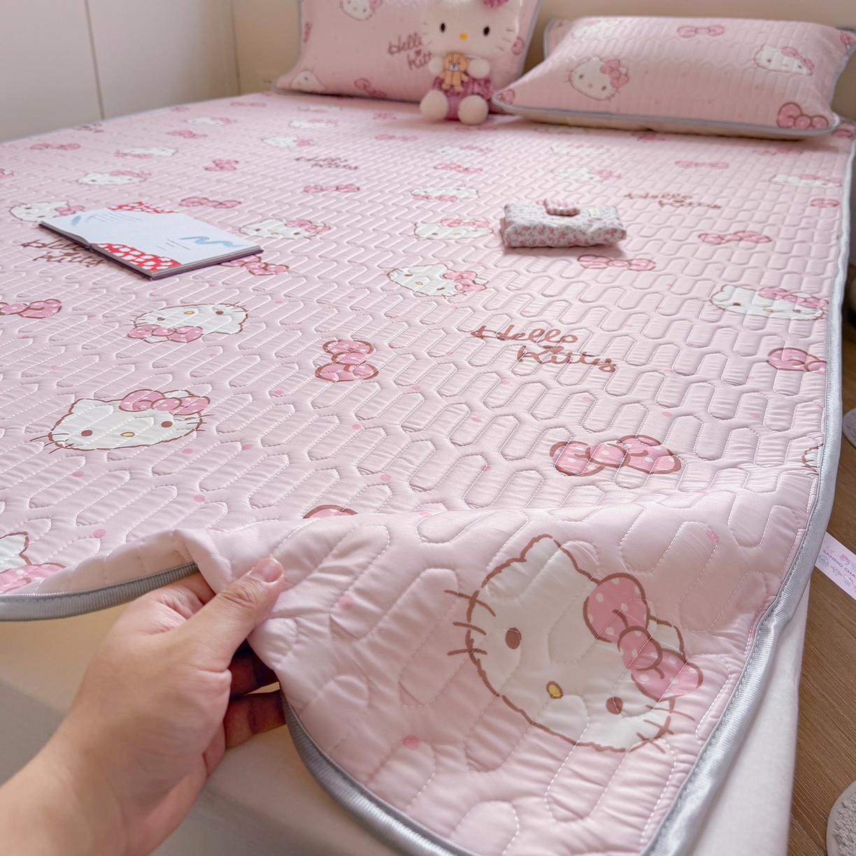 91家纺网 家纺一手货源 找家纺 （总）桃子家居 2026新款A类正版授权三丽鸥高品质凉感丝乳胶席空调软席系列三件套