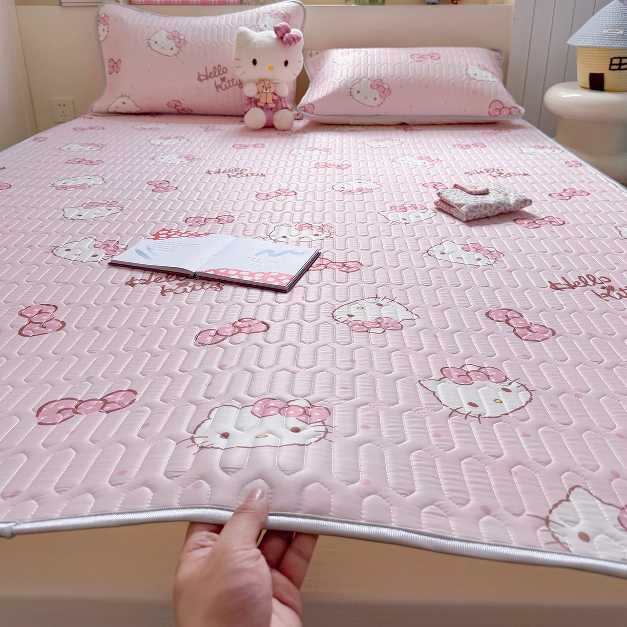 91家纺网 家纺一手货源 找家纺 （总）桃子家居 2026新款A类正版授权三丽鸥高品质凉感丝乳胶席空调软席系列三件套