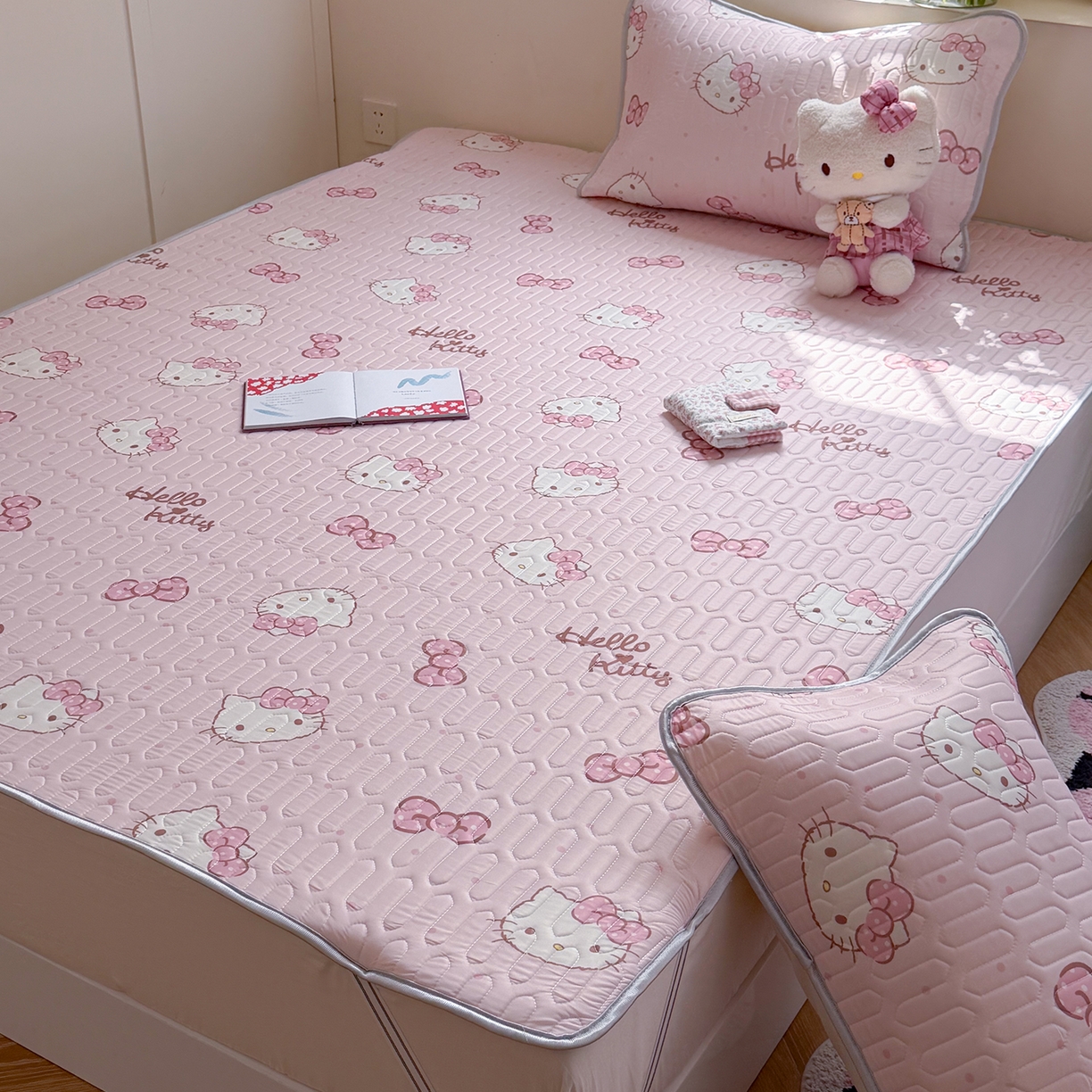 91家纺网 家纺一手货源 找家纺 （总）桃子家居 2026新款A类正版授权三丽鸥高品质凉感丝乳胶席空调软席系列三件套