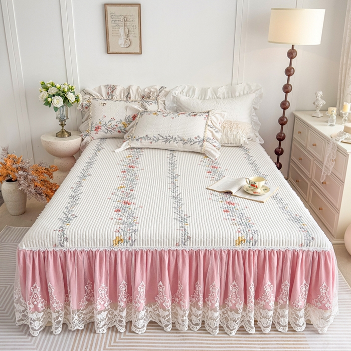 91家纺网 家纺一手货源 找家纺 菊上家纺 2026新款法式田园风蕾丝床裙款四件套 芳菲粉