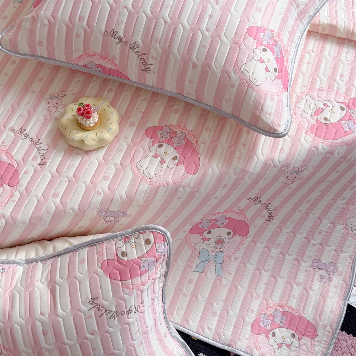 91家纺网 家纺一手货源 找家纺 桃子家居 2026新款A类正版授权三丽鸥高品质凉感丝乳胶席空调软席系列三件套 三丽鸥乳胶席-粉粉美乐蒂