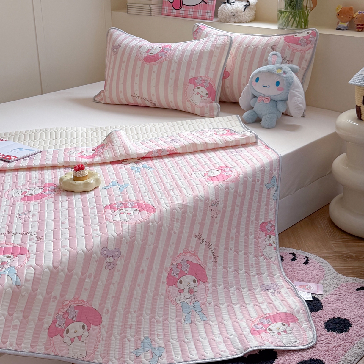 91家纺网 家纺一手货源 找家纺 桃子家居 2026新款A类正版授权三丽鸥高品质凉感丝乳胶席空调软席系列三件套 三丽鸥乳胶席-粉粉美乐蒂