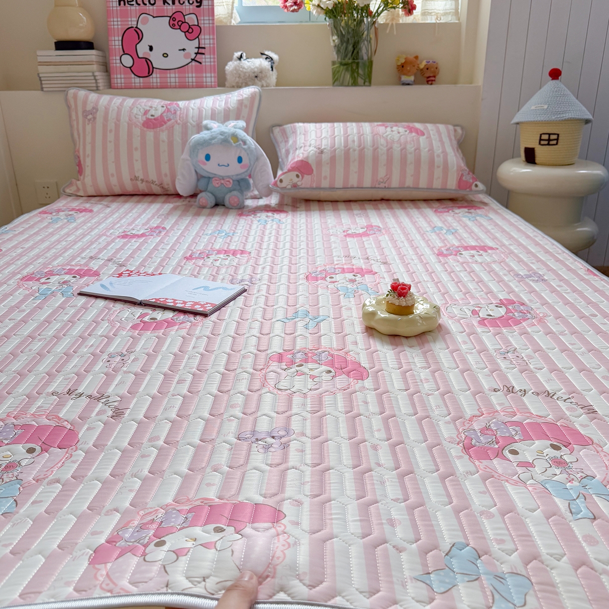 91家纺网 家纺一手货源 找家纺 桃子家居 2026新款A类正版授权三丽鸥高品质凉感丝乳胶席空调软席系列三件套 三丽鸥乳胶席-粉粉美乐蒂