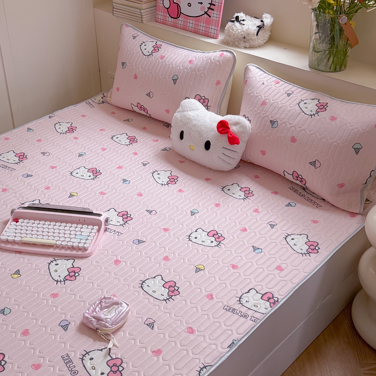 91家纺网 家纺一手货源 找家纺 桃子家居 2026新款A类正版授权三丽鸥高品质凉感丝乳胶席空调软席系列三件套 三丽鸥乳胶席-粉粉甜筒KT