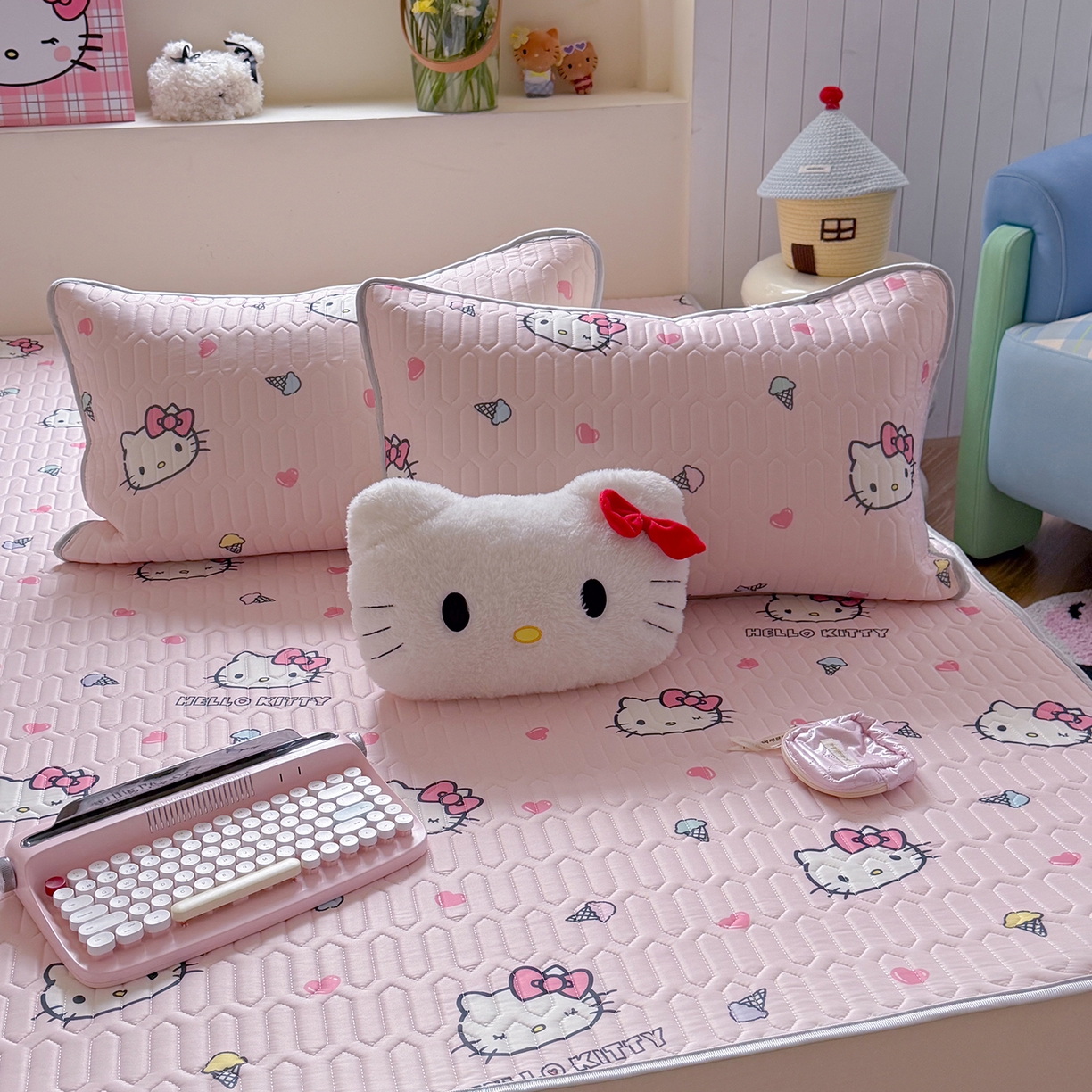 91家纺网 家纺一手货源 找家纺 桃子家居 2026新款A类正版授权三丽鸥高品质凉感丝乳胶席空调软席系列三件套 三丽鸥乳胶席-粉粉甜筒KT