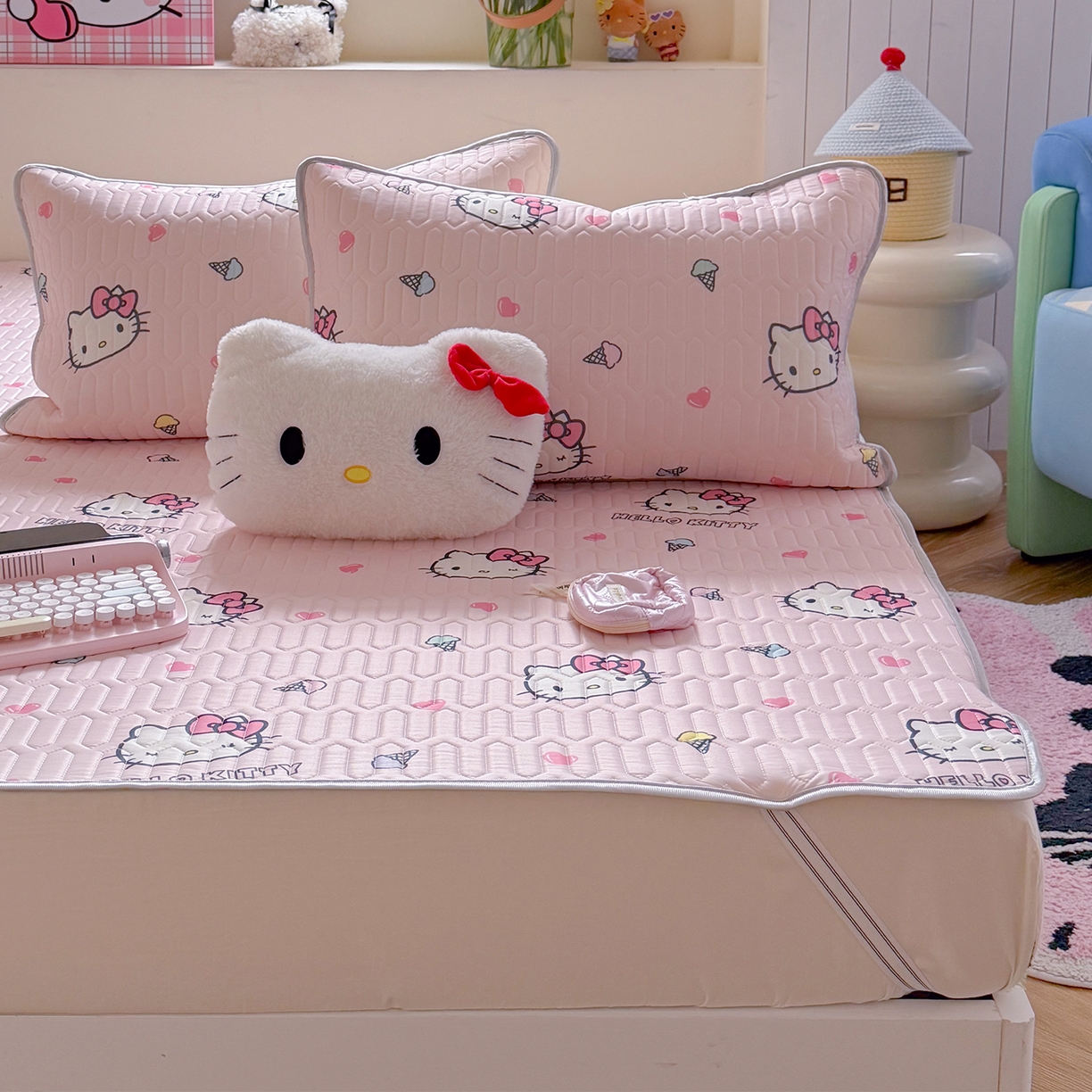 91家纺网 家纺一手货源 找家纺 桃子家居 2026新款A类正版授权三丽鸥高品质凉感丝乳胶席空调软席系列三件套 三丽鸥乳胶席-粉粉甜筒KT