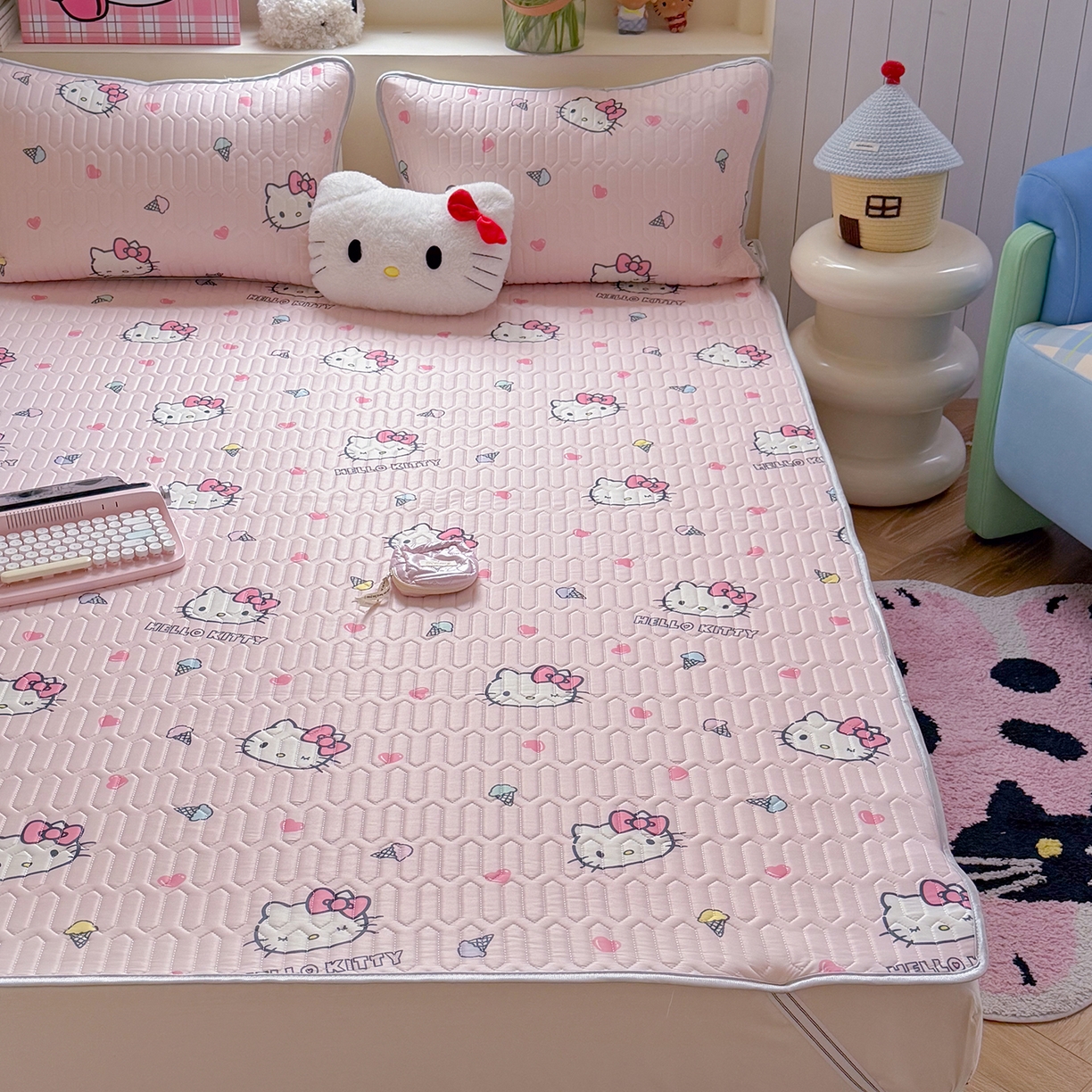 91家纺网 家纺一手货源 找家纺 桃子家居 2026新款A类正版授权三丽鸥高品质凉感丝乳胶席空调软席系列三件套 三丽鸥乳胶席-粉粉甜筒KT