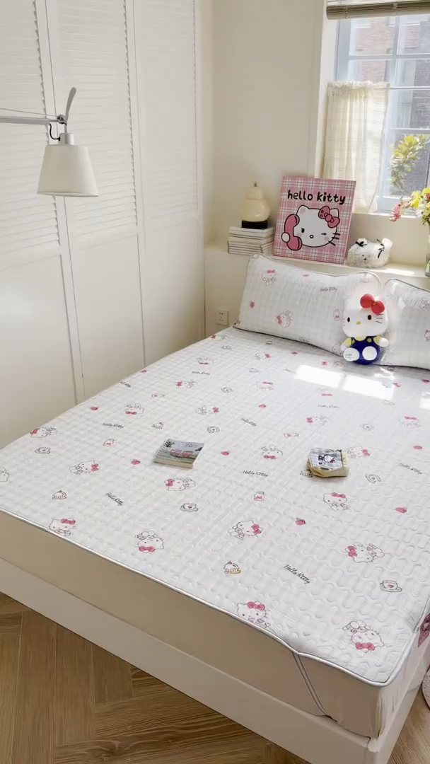 91家纺网 家纺一手货源 找家纺 桃子家居 2026新款A类正版授权三丽鸥高品质凉感丝乳胶席空调软席系列三件套 三丽鸥乳胶席-蓝格甜品KT