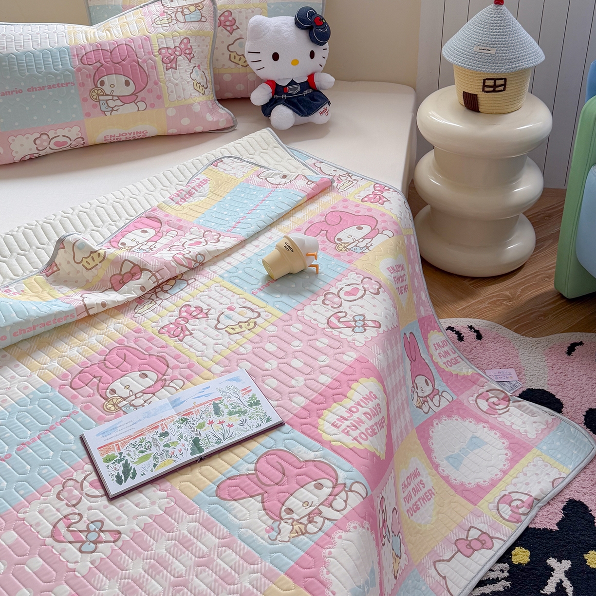 91家纺网 家纺一手货源 找家纺 桃子家居 2026新款A类正版授权三丽鸥高品质凉感丝乳胶席空调软席系列三件套 三丽鸥乳胶席-美美甜心