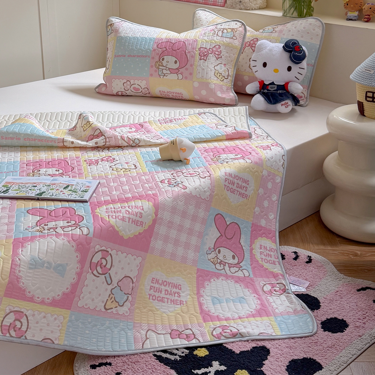 91家纺网 家纺一手货源 找家纺 桃子家居 2026新款A类正版授权三丽鸥高品质凉感丝乳胶席空调软席系列三件套 三丽鸥乳胶席-美美甜心