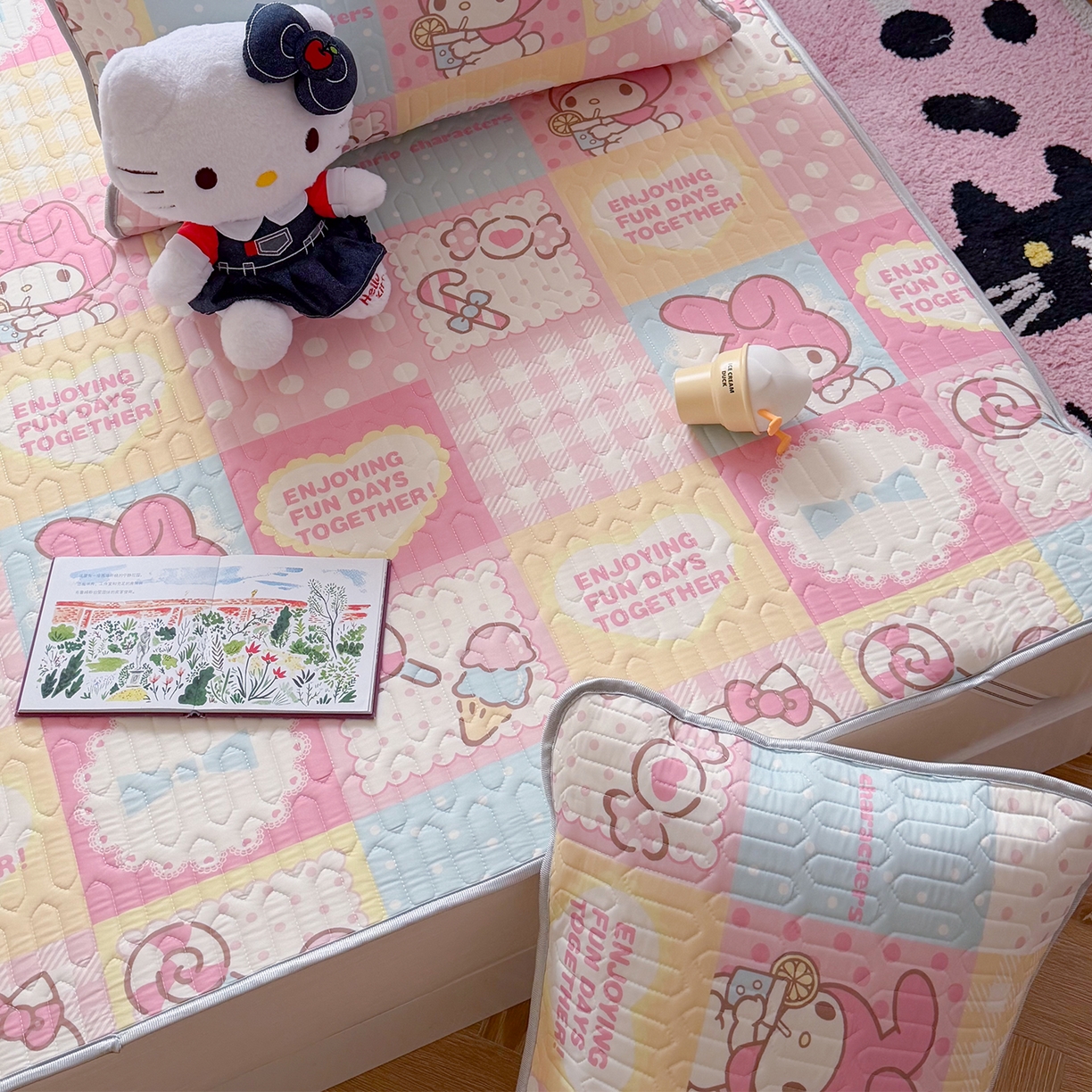 91家纺网 家纺一手货源 找家纺 桃子家居 2026新款A类正版授权三丽鸥高品质凉感丝乳胶席空调软席系列三件套 三丽鸥乳胶席-美美甜心