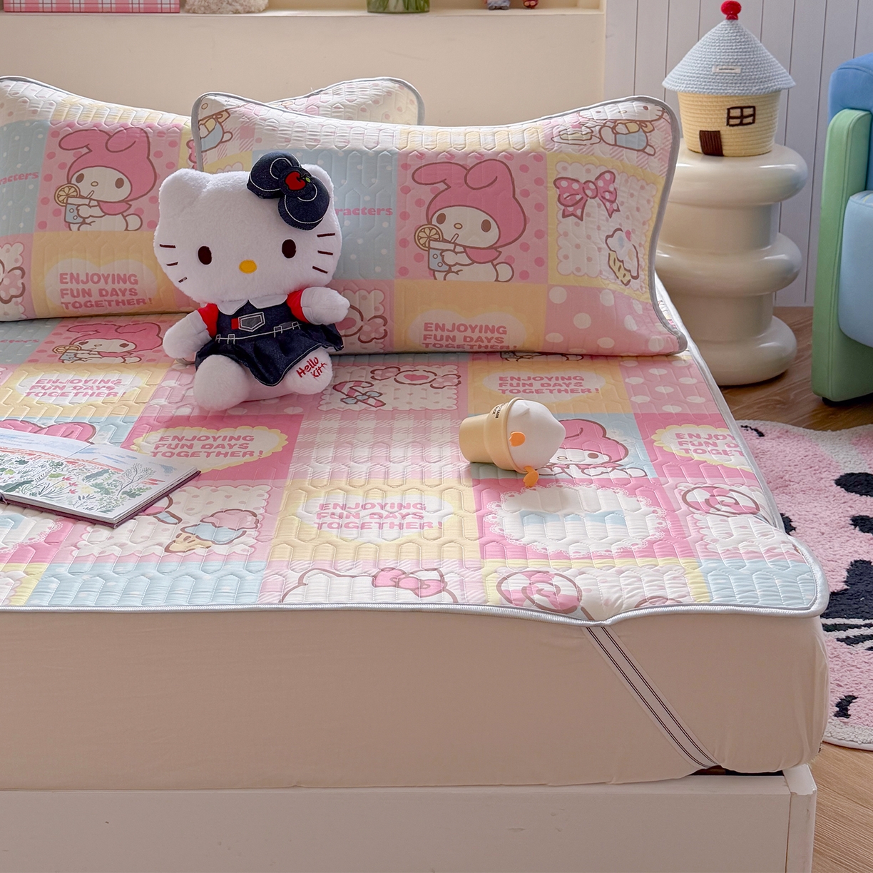 91家纺网 家纺一手货源 找家纺 桃子家居 2026新款A类正版授权三丽鸥高品质凉感丝乳胶席空调软席系列三件套 三丽鸥乳胶席-美美甜心