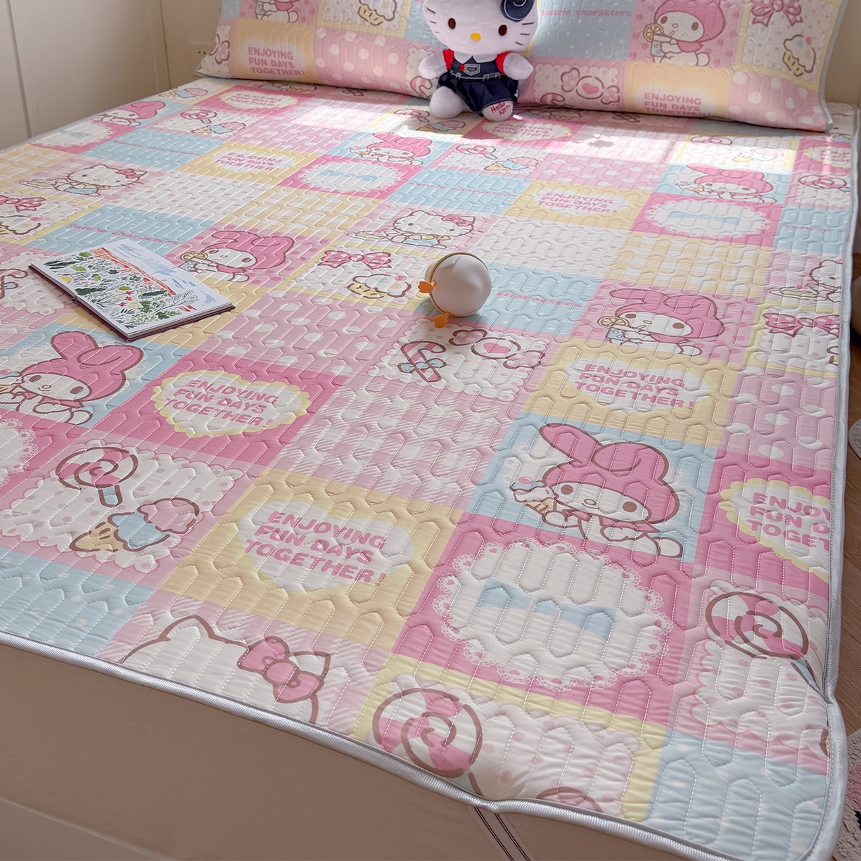 91家纺网 家纺一手货源 找家纺 桃子家居 2026新款A类正版授权三丽鸥高品质凉感丝乳胶席空调软席系列三件套 三丽鸥乳胶席-美美甜心