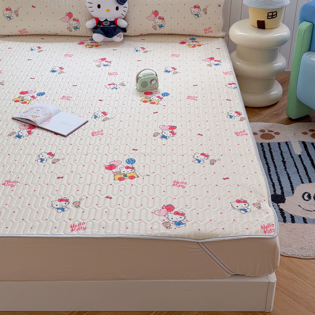 91家纺网 家纺一手货源 找家纺 桃子家居 2026新款A类正版授权三丽鸥高品质凉感丝乳胶席空调软席系列三件套 三丽鸥乳胶席-气球美美KT