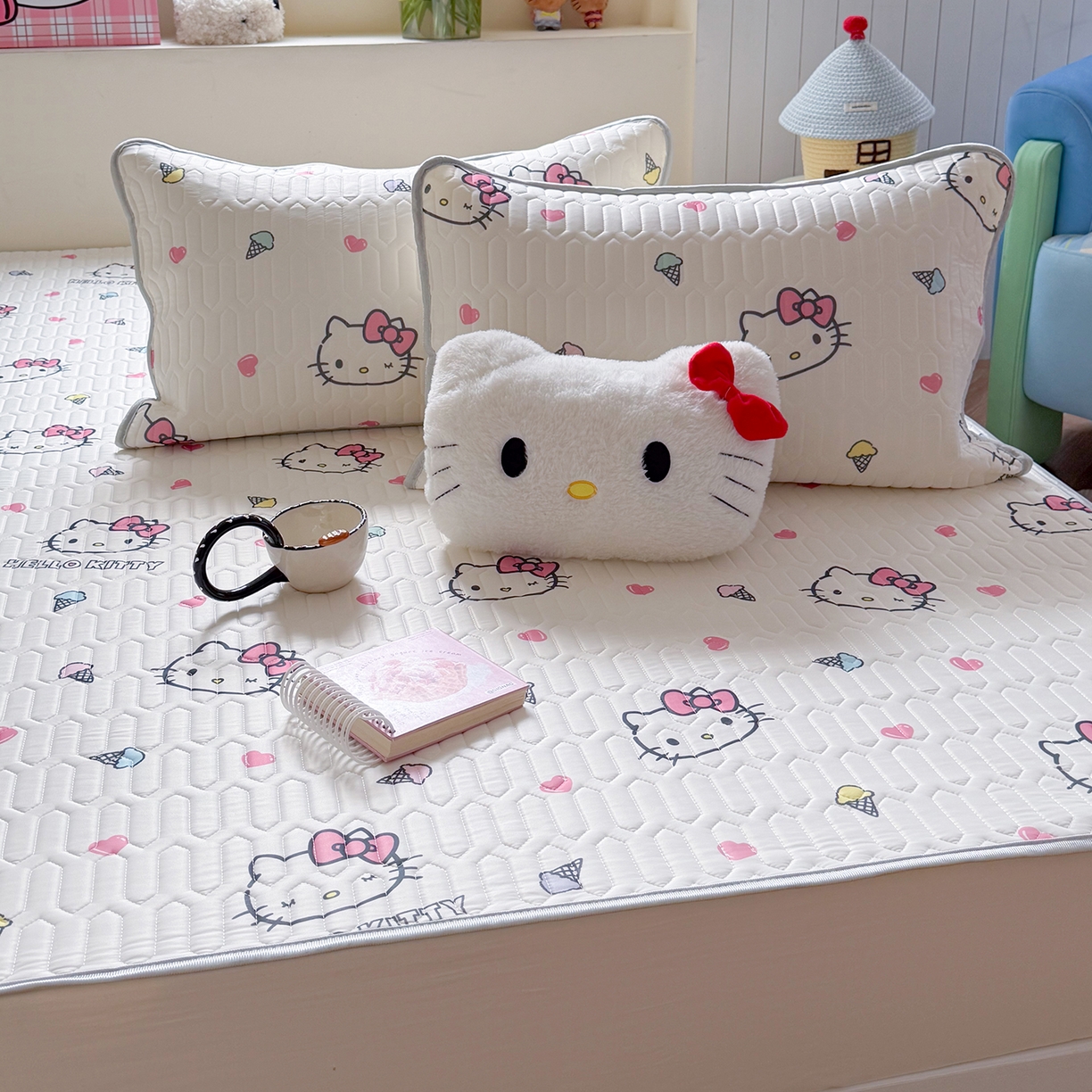 91家纺网 家纺一手货源 找家纺 桃子家居 2026新款A类正版授权三丽鸥高品质凉感丝乳胶席空调软席系列三件套 三丽鸥乳胶席-甜甜KT