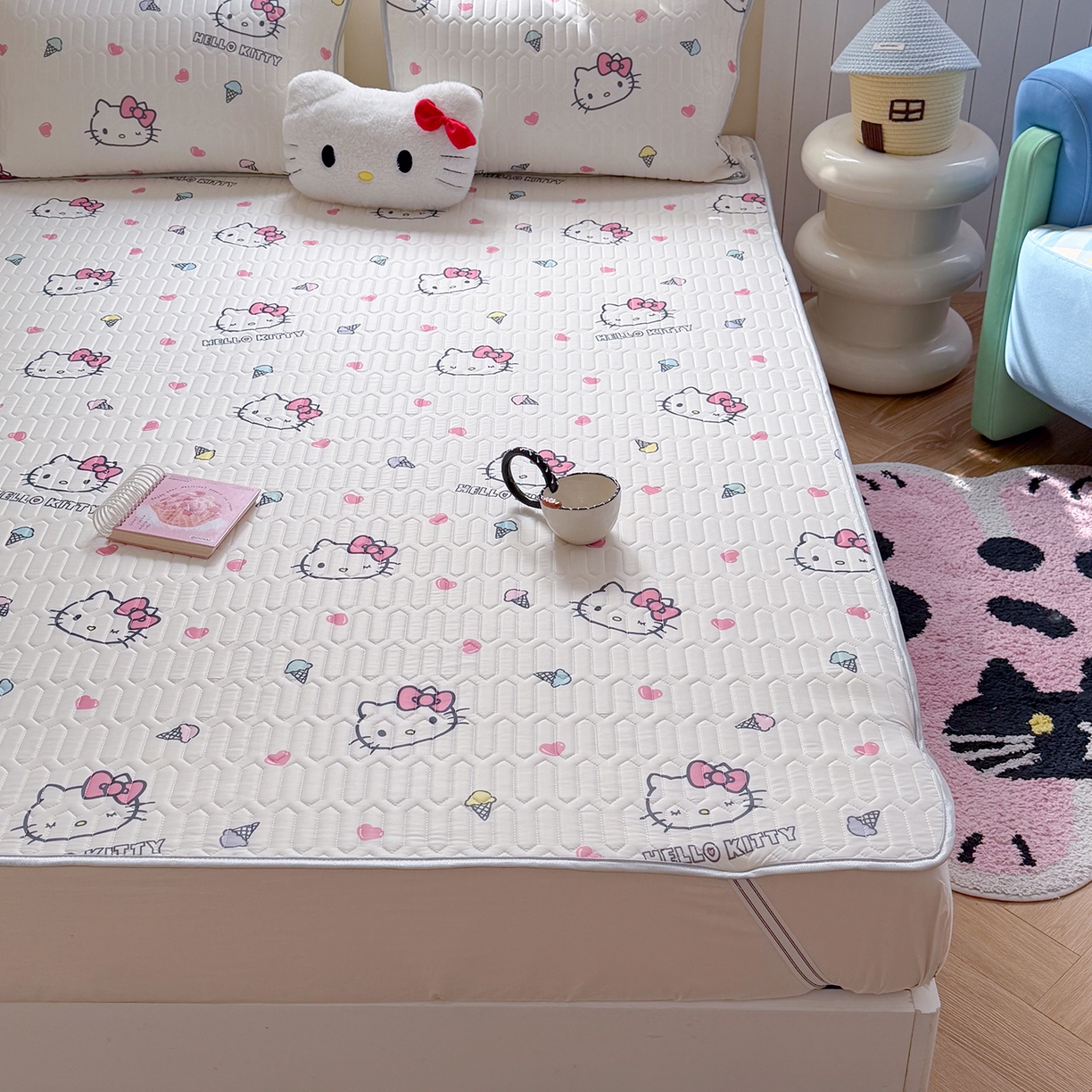 91家纺网 家纺一手货源 找家纺 桃子家居 2026新款A类正版授权三丽鸥高品质凉感丝乳胶席空调软席系列三件套 三丽鸥乳胶席-甜甜KT