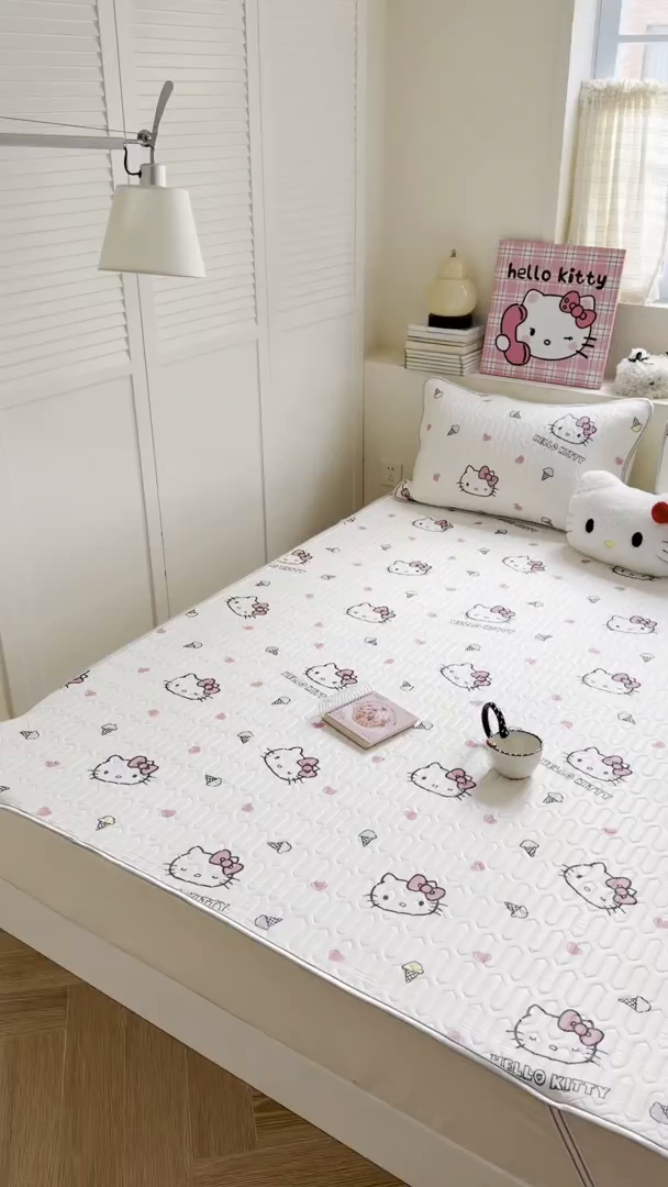 91家纺网 家纺一手货源 找家纺 桃子家居 2026新款A类正版授权三丽鸥高品质凉感丝乳胶席空调软席系列三件套 三丽鸥乳胶席-甜甜KT