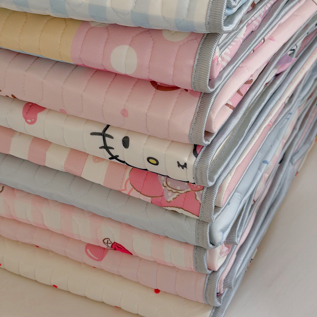 91家纺网 家纺一手货源 找家纺 桃子家居 2026新款A类正版授权三丽鸥高品质凉感丝乳胶席空调软席系列三件套 组合