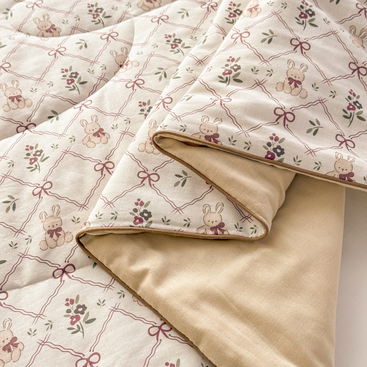 91家纺网 家纺一手货源 找家纺 梵克保罗 2026新款A类全棉双层纱夏被夏凉被空调被 兔精灵