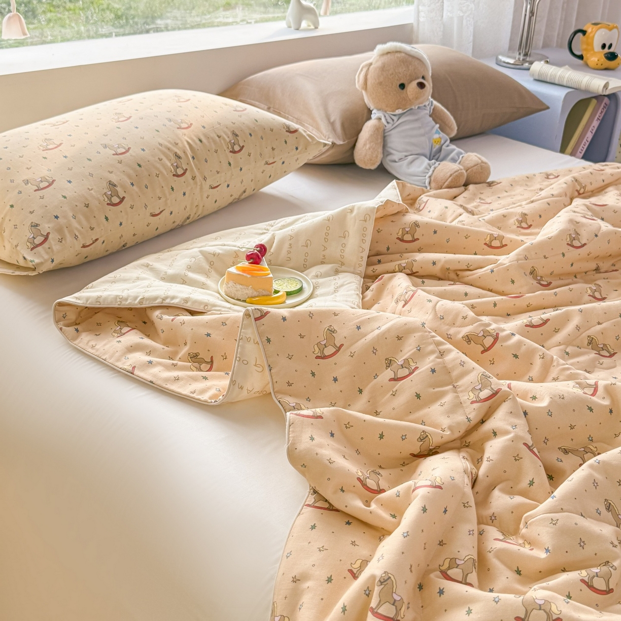 91家纺网 家纺一手货源 找家纺 梵克保罗 2026新款A类全棉双层纱夏被夏凉被空调被 小木马咖