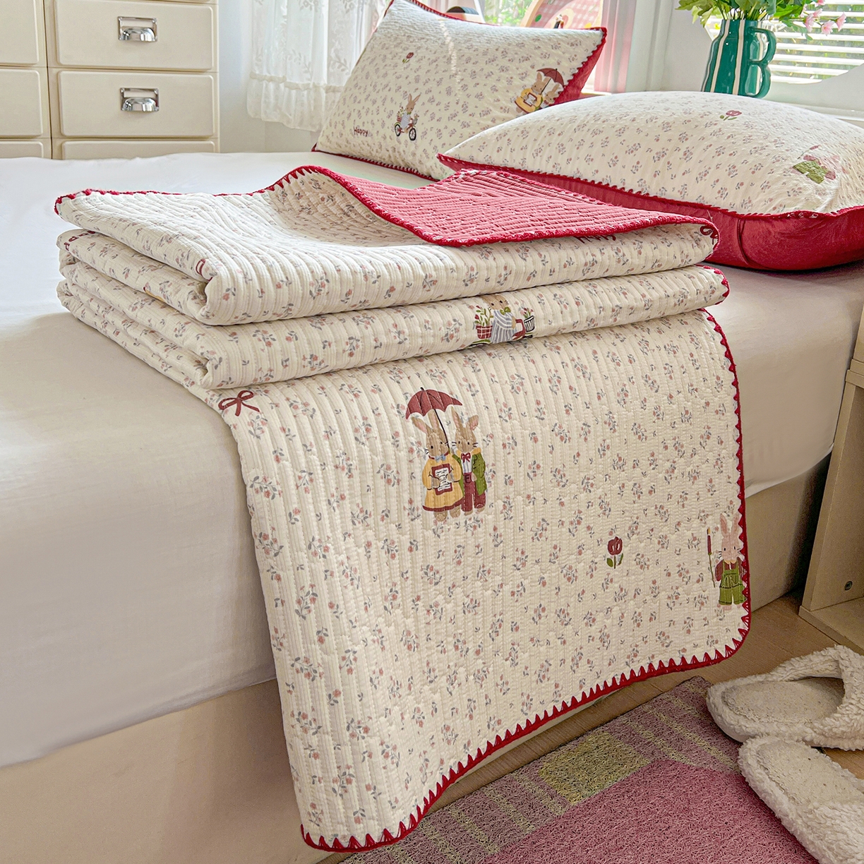 91家纺网 家纺一手货源 找家纺 恒尚居 2026新款A类贝壳绣泡芙纱床盖四套件泡芙棉双层纱床垫床褥 红织花兔