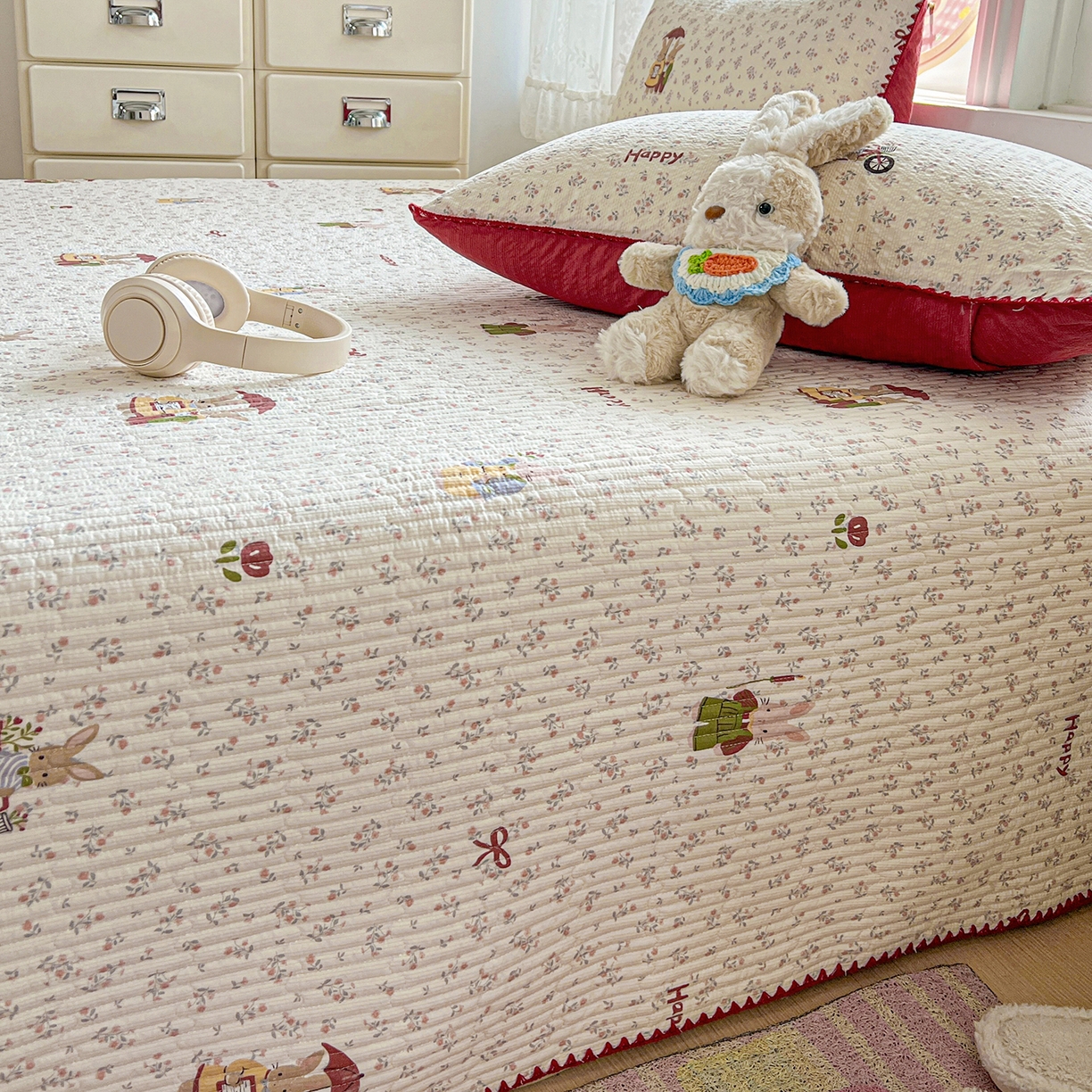 91家纺网 家纺一手货源 找家纺 恒尚居 2026新款A类贝壳绣泡芙纱床盖四套件泡芙棉双层纱床垫床褥 红织花兔