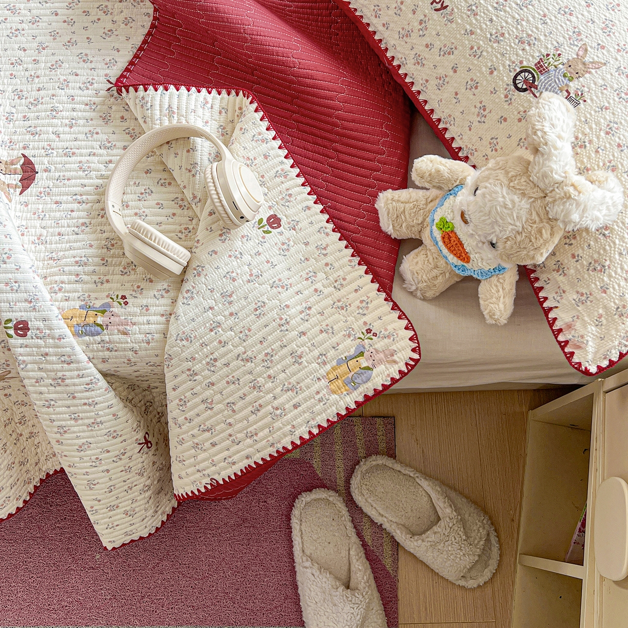 91家纺网 家纺一手货源 找家纺 恒尚居 2026新款A类贝壳绣泡芙纱床盖四套件泡芙棉双层纱床垫床褥 红织花兔