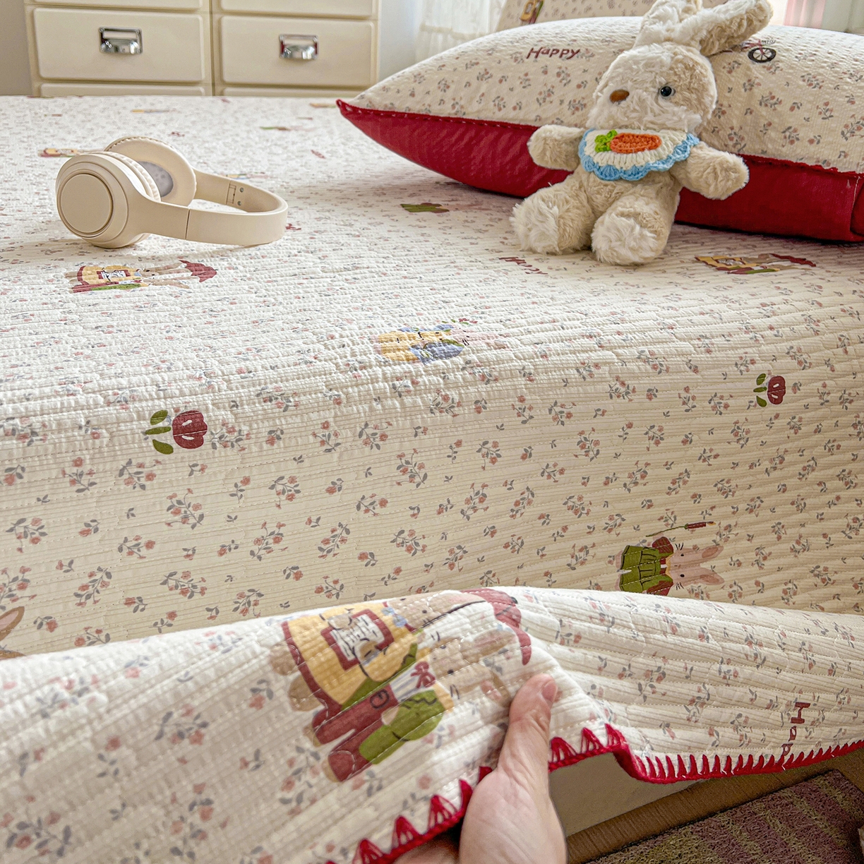 91家纺网 家纺一手货源 找家纺 恒尚居 2026新款A类贝壳绣泡芙纱床盖四套件泡芙棉双层纱床垫床褥 红织花兔