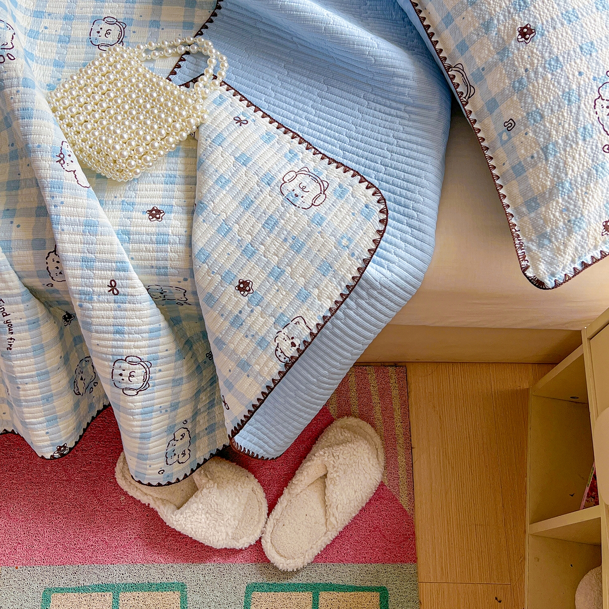 91家纺网 家纺一手货源 找家纺 恒尚居 2026新款A类贝壳绣泡芙纱床盖四套件泡芙棉双层纱床垫床褥 兰格奶狗