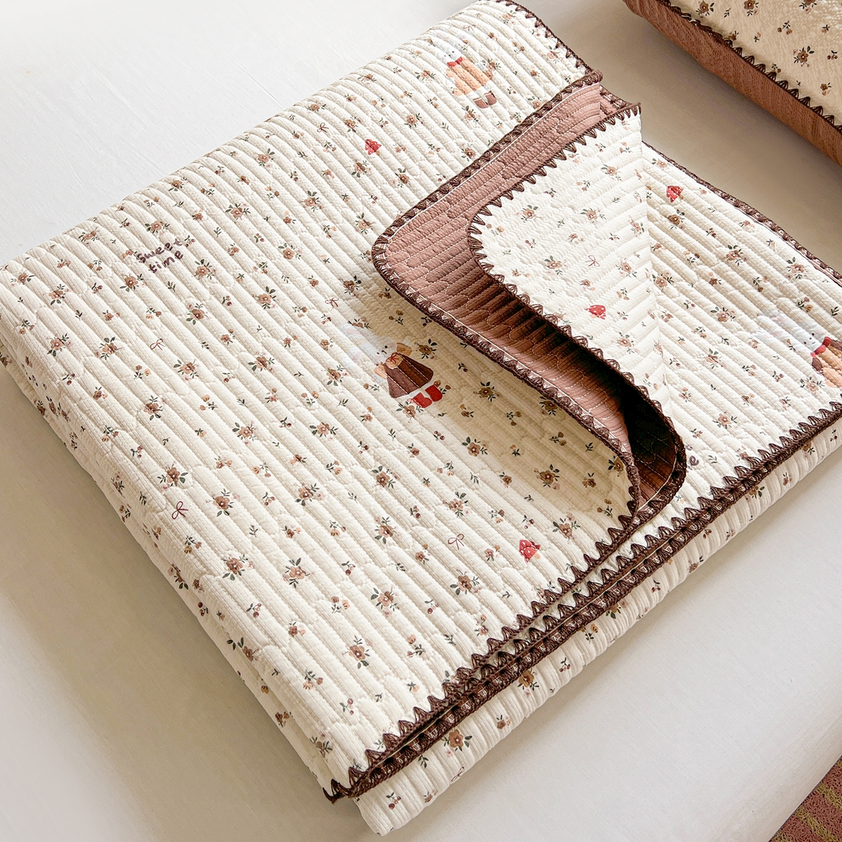 91家纺网 家纺一手货源 找家纺 恒尚居 2026新款A类贝壳绣泡芙纱床盖四套件泡芙棉双层纱床垫床褥 花雨小兔