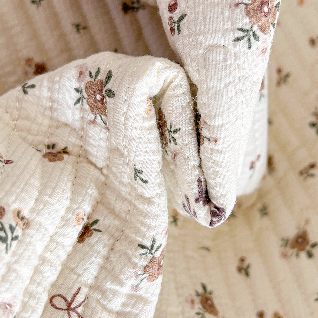 91家纺网 家纺一手货源 找家纺 恒尚居 2026新款A类贝壳绣泡芙纱床盖四套件泡芙棉双层纱床垫床褥 花雨小兔