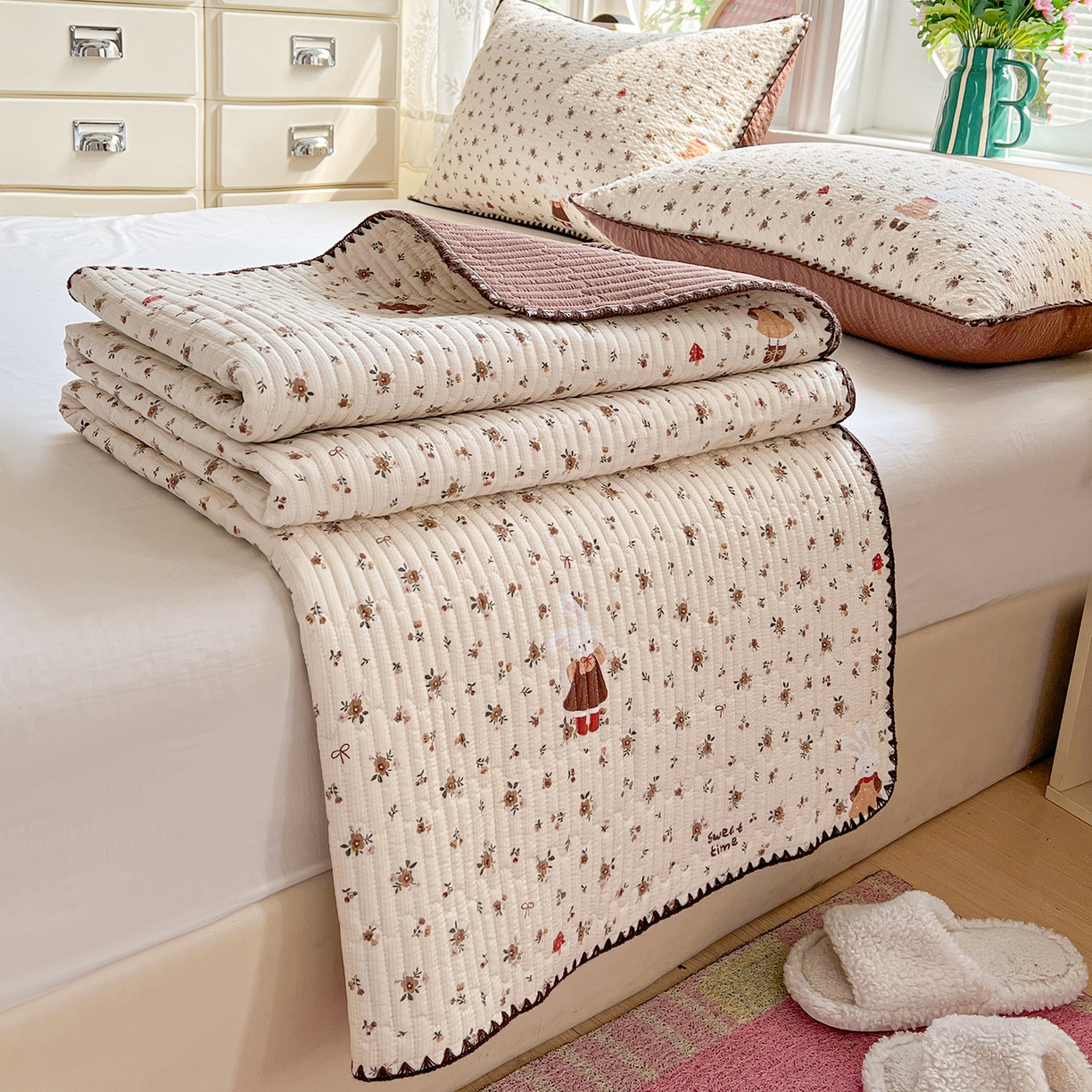 91家纺网 家纺一手货源 找家纺 恒尚居 2026新款A类贝壳绣泡芙纱床盖四套件泡芙棉双层纱床垫床褥 花雨小兔