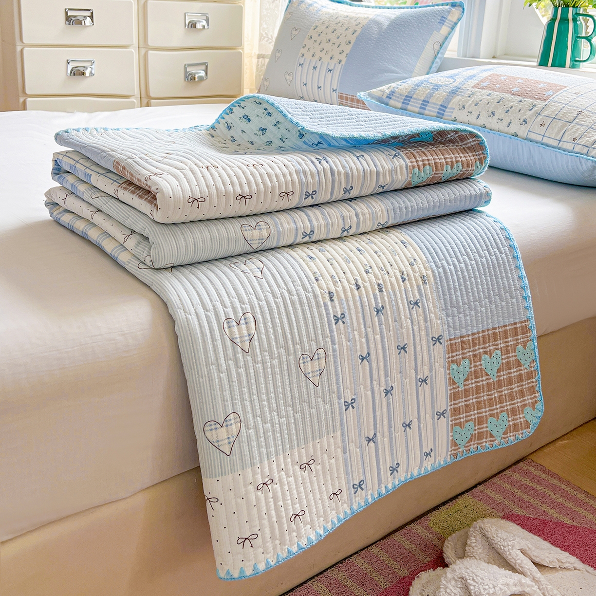 91家纺网 家纺一手货源 找家纺 恒尚居 2026新款A类贝壳绣泡芙纱床盖四套件泡芙棉双层纱床垫床褥 拼格奶蓝