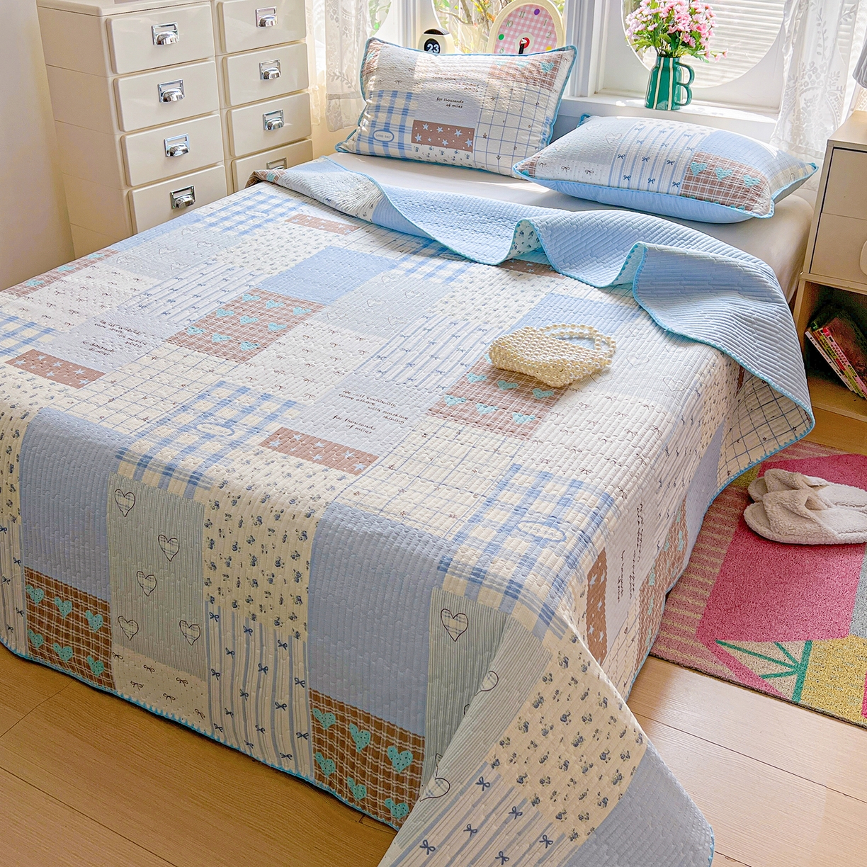 91家纺网 家纺一手货源 找家纺 恒尚居 2026新款A类贝壳绣泡芙纱床盖四套件泡芙棉双层纱床垫床褥 拼格奶蓝