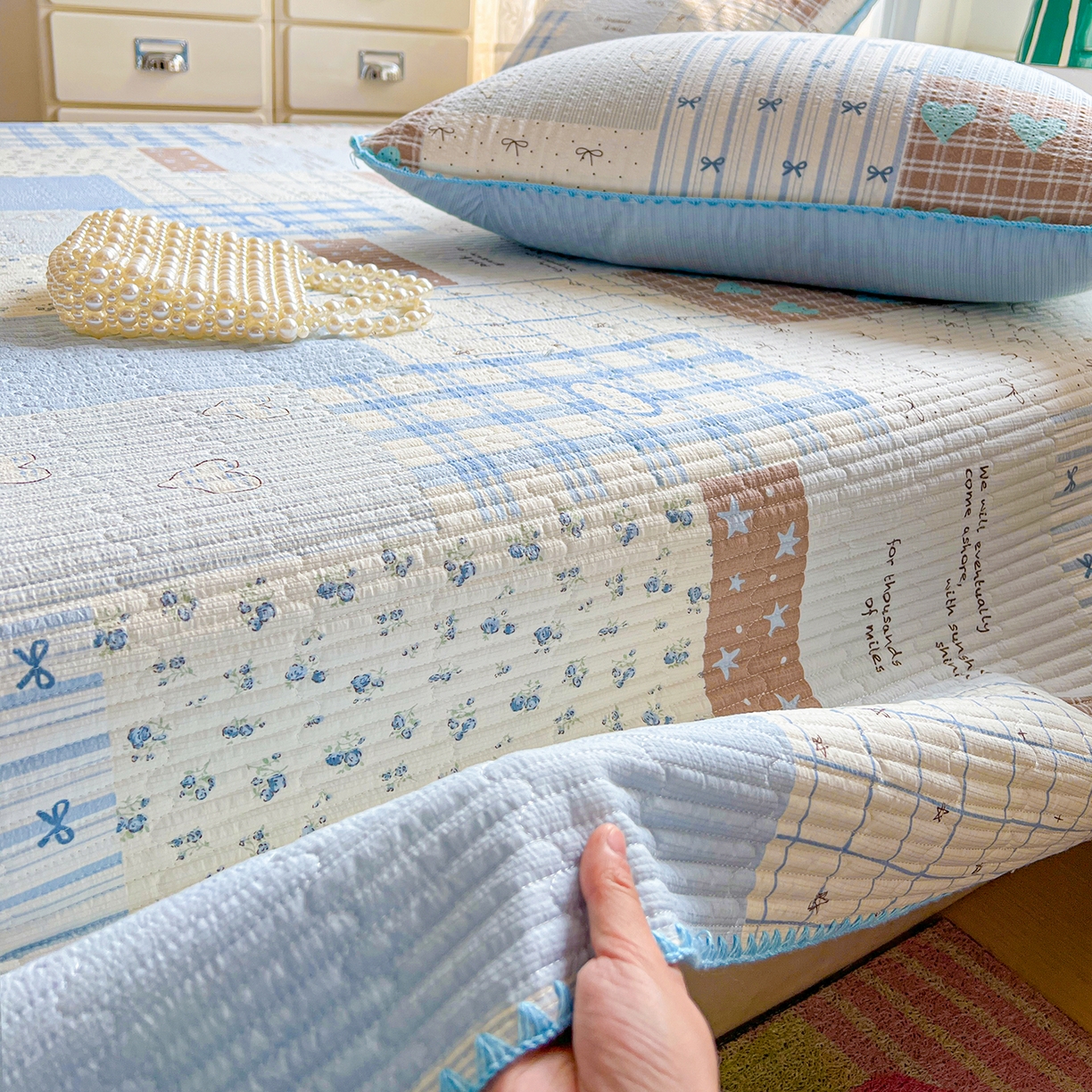 91家纺网 家纺一手货源 找家纺 恒尚居 2026新款A类贝壳绣泡芙纱床盖四套件泡芙棉双层纱床垫床褥 拼格奶蓝