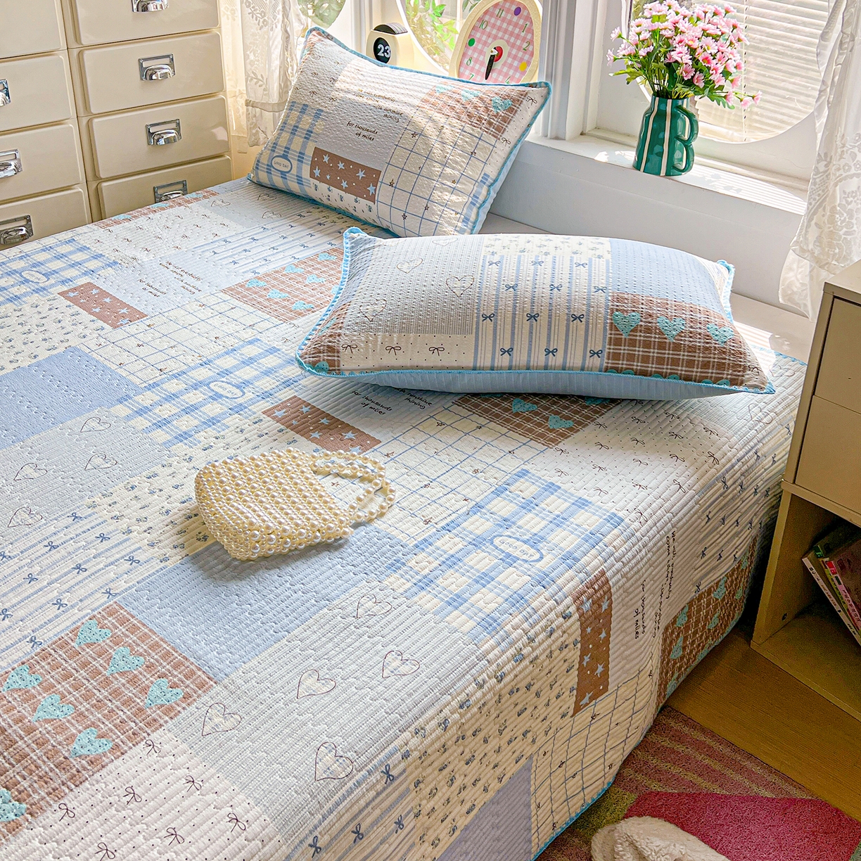 91家纺网 家纺一手货源 找家纺 恒尚居 2026新款A类贝壳绣泡芙纱床盖四套件泡芙棉双层纱床垫床褥 拼格奶蓝