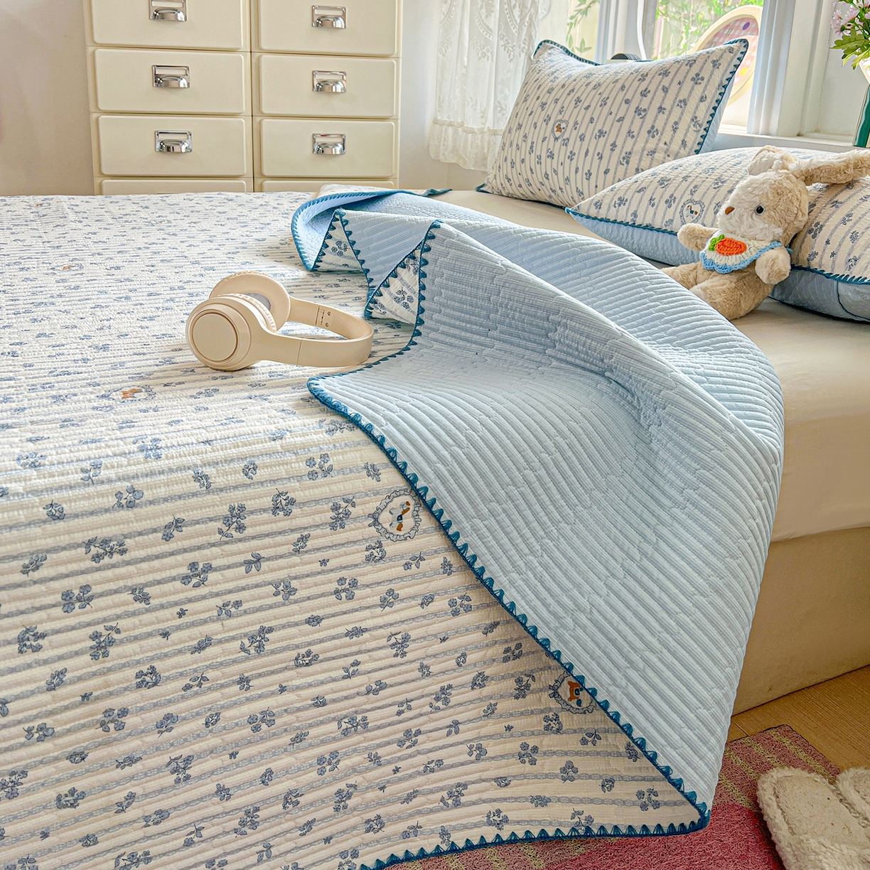 91家纺网 家纺一手货源 找家纺 恒尚居 2026新款A类贝壳绣泡芙纱床盖四套件泡芙棉双层纱床垫床褥 柔蓝爱心马